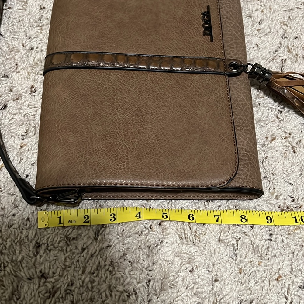 DOCA Crossbody Bag - Picture 7 of 8